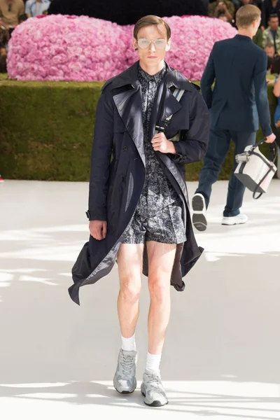 Look 28